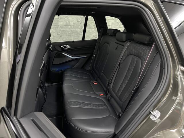 BMW X5 50e M-Sport Pro | Panorama | 360 Camera | ACC | Carbon | Individual Leder | Trekhaak | Head-Up | Keyless-Entry | Harman-Kardon | Stoelverwarming V+A | Memory | Stuurverwarming | 22 inch | Iconic-Glow | M-Gordels | ISO-Glas | Zonwering | Beker Clima | Stan