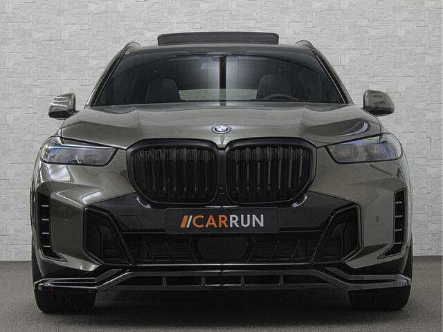 BMW X5 50e M-Sport Pro | Panorama | 360 Camera | ACC | Carbon | Individual Leder | Trekhaak | Head-Up | Keyless-Entry | Harman-Kardon | Stoelverwarming V+A | Memory | Stuurverwarming | 22 inch | Iconic-Glow | M-Gordels | ISO-Glas | Zonwering | Beker Clima | Stan