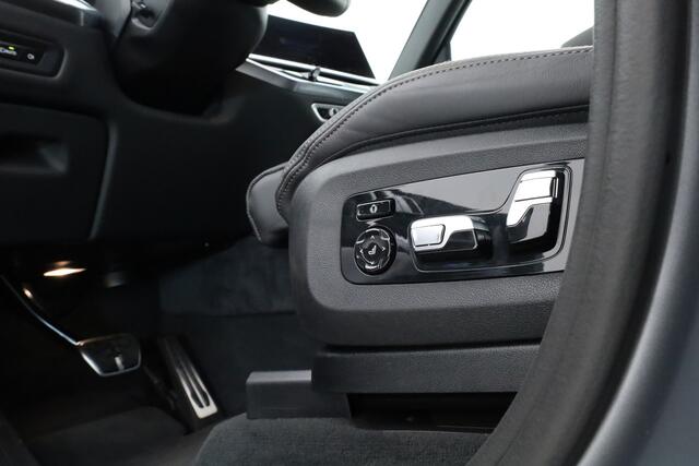 BMW X5 xDrive50e M Sport Frozen pure Grey | Skylounge | Soft Close | Achterasbesturing | 360cam | B&W Aduio | 22'' | Stoelvent. | Carbon | Luchtvering