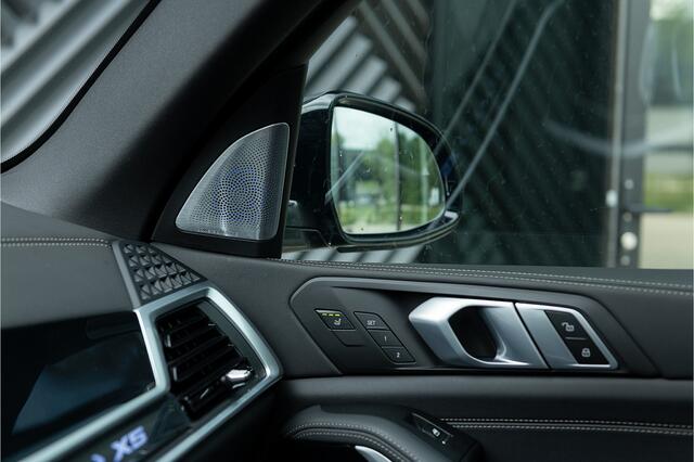 BMW X5 xDrive50e LCI M-sport Pro ACC Skylounge Bowers&Wil. Achterasbest. Massage Stoelvent. Luchtvering Softcl, Head Up 360 Trekhaak