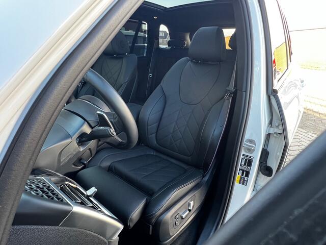 BMW X5 xDrive50e High Executive M Sport / BMW Nieren Iconic Glow / Head-UP / Panodak / Luchtvering / Soft Close / Harman-Kardon / 360 Camera / Trekhaak / Park Assist Prof / Individual Leder Merino / Zwarte Hemel / 1e Eigenaar!