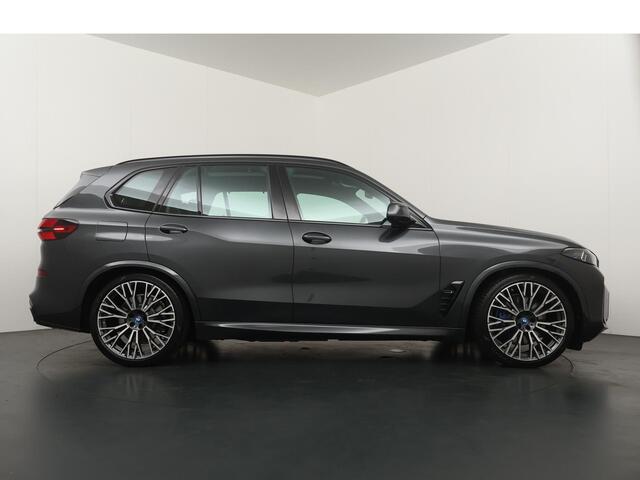 BMW X5 xDrive50e | M Sportpakket | Panoramadak | Head-Up | Harman Kardon | Stoelventilatie | Stoelverwarming V+A | Carbon interieur | 22'' | Comfortzetels |