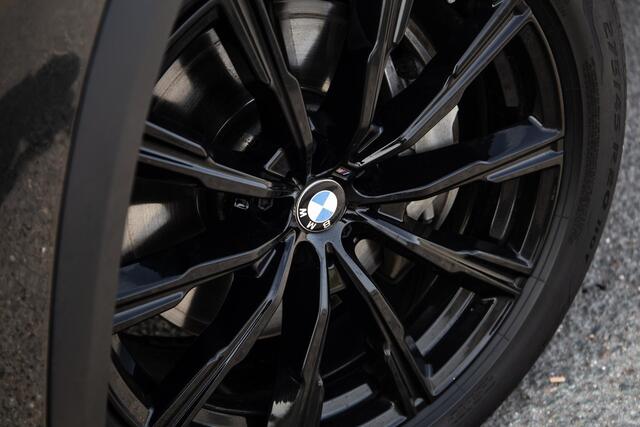 BMW X5 xDrive45e CARPLAY / CAMERA / DEALER ONDERHOUDEN / LEER / STOELVERWARMING / BLACK ON BLACK