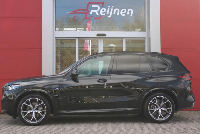 BMW X5 xDrive50e 490PK M-SPORT | PANORAMA SCHUIF/KANTEL DAK "SKY LOUNGE" | COMFORT STOELEN ELEKTRISCH VERSTELBAAR MET GEHEUGENFUNCTIE EN VERWARMBAAR VOOR EN ACHTER | LEDEREN BEKLEDING BMW INDIVIDUAL ZWART | EDELHOUT INTERIEURLIJSTEN | RIJASSISTENT-SYSTEEM DRIVIN