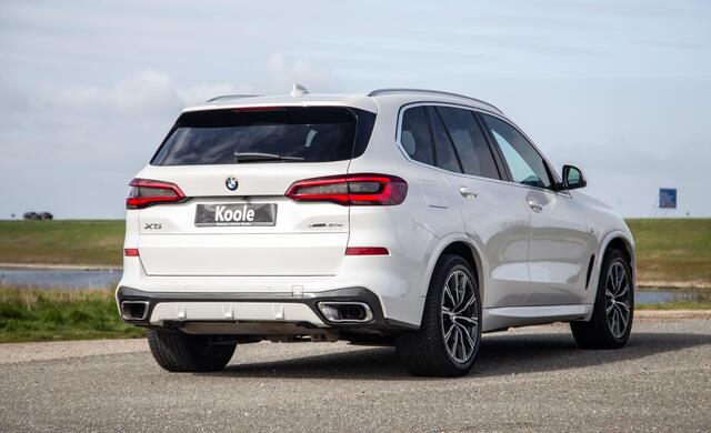 BMW X5 xDrive45e High Executive M PAKKET / BRUIN LEER / DIAMAND POOK / STOEL VERWARMING / CAMERA