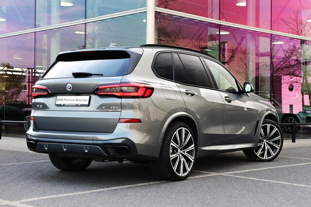 BMW X5 xDrive45e High Executive M Sport Automaat / Panoramadak Sky Lounge / Trekhaak / Comfortstoelen / Laserlight / Bowers & Wilkins / Head-Up / Parking Assistant Plus / Stoelventilatie