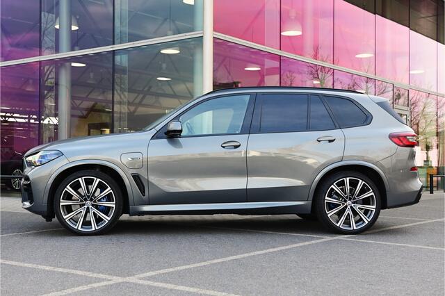 BMW X5 xDrive45e High Executive M Sport Automaat / Panoramadak Sky Lounge / Trekhaak / Comfortstoelen / Laserlight / Bowers & Wilkins / Head-Up / Parking Assistant Plus / Stoelventilatie