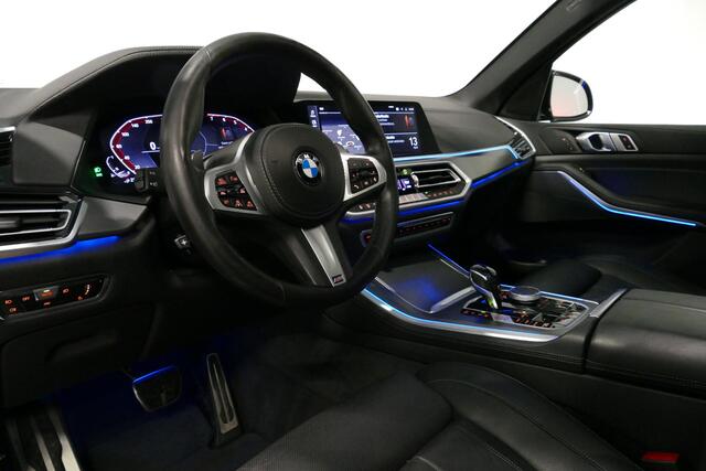 BMW X5 xDrive45e M Sport / Maxton Design Bodykit V.2 / Panoramadak / Achterasbesturing / BMW Laser Light / Elektr. verstelbare voorstoelen + memory / Stoelkoeling + -verwarming / Soft Close / Ambienteverlichting / HUD / Rondomzichtcamera / Apple Carplay - Androi