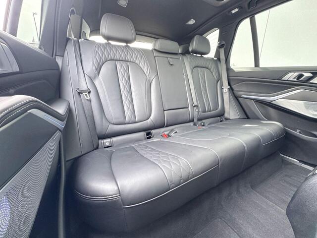 BMW X5 xDrive45e High Executive M-Sport 22 Inch / Glazen Schuifdak / Bowers & Wilkins / Comfort Acces / Shadow Line koplampen / Getinte ramen Achter / Stoelventilatie / Stoel verwarming Voor + Achter / Driving Prof / Parking Prof / Head Up Display