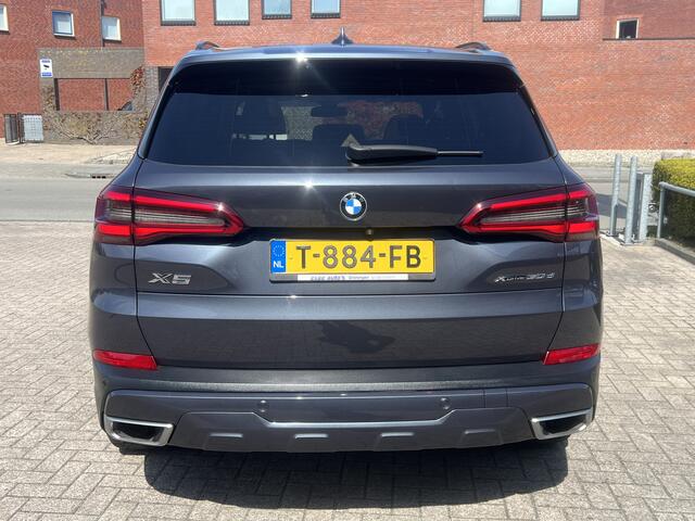 BMW X5 xDrive30d High Executive X-Line Luchtvering Tartufo Individual leder Trekhaak 3500 kg Panoramadak Laser Koplampen Head-Up Display Harman Kardon Audio Rondzicht Camera Vol Opties Lage Kilometerstand
