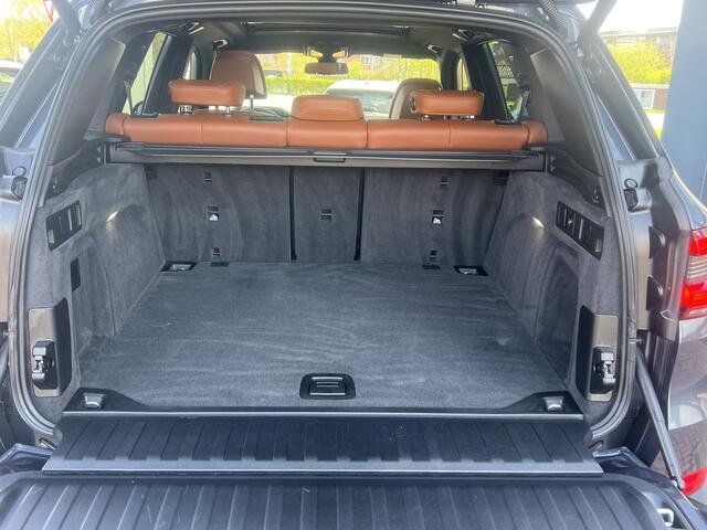BMW X5 xDrive30d High Executive X-Line Luchtvering Tartufo Individual leder Trekhaak 3500 kg Panoramadak Laser Koplampen Head-Up Display Harman Kardon Audio Rondzicht Camera Vol Opties Lage Kilometerstand