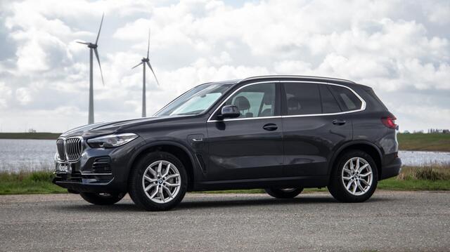 BMW X5 xDrive45e High Executive CARPLAY / CAMERA / DEALER ONDERHOUDEN / BRUIN LEER / STOELVERWARMING