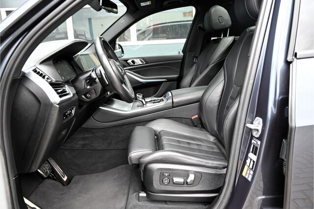 BMW X5 xDrive45e M-SPORT / PANO / TREKHAAK / MEMORY / 22" / DEALERONDERHOUDEN / ARCTIC GREY / TOPSTAAT
