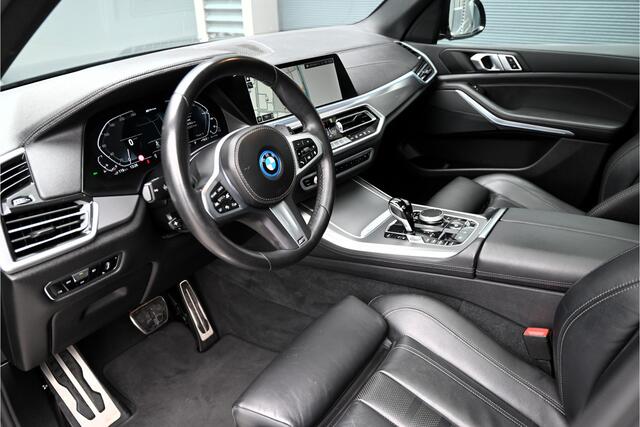 BMW X5 xDrive45e M-SPORT / PANO / TREKHAAK / MEMORY / 22" / DEALERONDERHOUDEN / ARCTIC GREY / TOPSTAAT