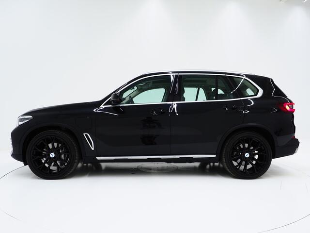 BMW X5 xDrive45e High Executive | Panoramadak | Leder | Trekhaak | Luchtvering | HUD | Camera | Sfeerlicht | Carplay