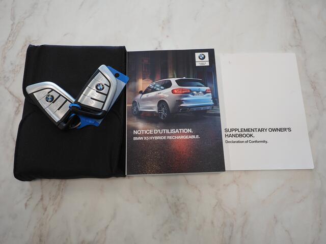 BMW X5 xDrive45e High Executive | Panoramadak | Leder | Trekhaak | Luchtvering | HUD | Camera | Sfeerlicht | Carplay