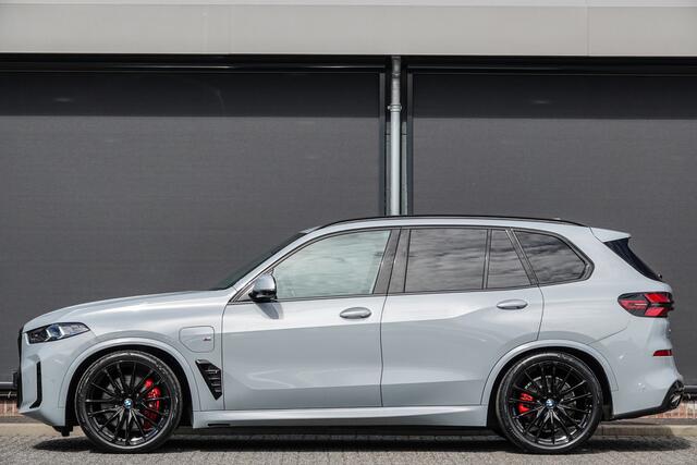 BMW X5 xDrive 50e 490Pk | M-Sport Pro | Shadowline | 360° Camera | Harman-Kardon | Head Up Display | Trekhaak | Brooklyn Grey | 22''