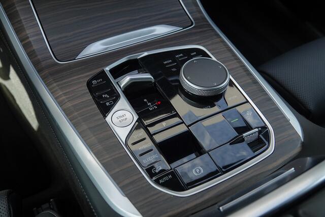 BMW X5 xDrive 50e 490Pk | M-Sport Pro | Shadowline | 360° Camera | Harman-Kardon | Head Up Display | Trekhaak | Brooklyn Grey | 22''