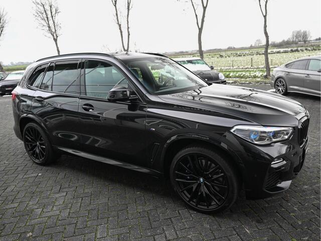 BMW X5 xDrive45e 394pk M-Sportpakket Lucht Pano 22-Inch Comf-Zetels Camera M-Rem Head-Up Tr-Haak