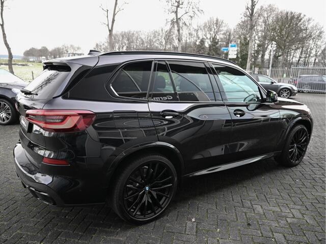 BMW X5 xDrive45e 394pk M-Sportpakket Lucht Pano 22-Inch Comf-Zetels Camera M-Rem Head-Up Tr-Haak