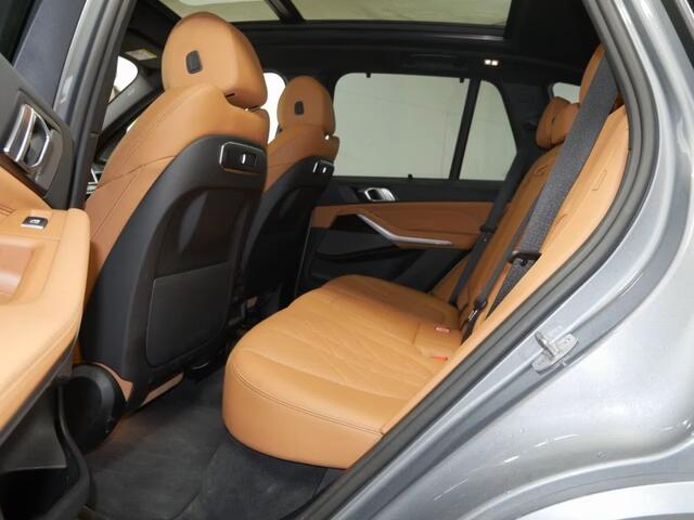 BMW X5 xDrive50e M-Sport 489 PK ACC Head-Up Panoramadak Trekhaak 360 Camera Soft Close Harman Kardon