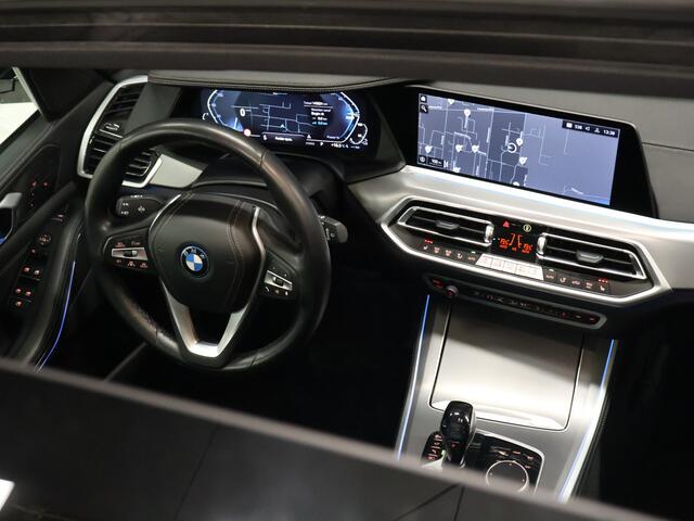 BMW X5 xDrive45e High Executive [SCHUIFKANTELDAK, APPLE CARPLAY, HEAD-UP, LUCHTVERING, MEMORY SEATS, 360 CAMERA, STOELVERWARMING, DRAADLOOS LADEN, VERWARMDE/GEKOELDE BEKERHOUDERS, ADAPTIVE CRUISE, NIEUWSTAAT]