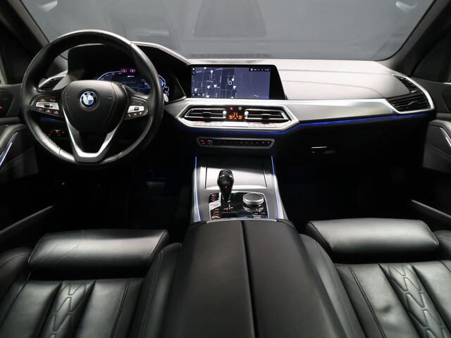 BMW X5 xDrive45e High Executive [SCHUIFKANTELDAK, APPLE CARPLAY, HEAD-UP, LUCHTVERING, MEMORY SEATS, 360 CAMERA, STOELVERWARMING, DRAADLOOS LADEN, VERWARMDE/GEKOELDE BEKERHOUDERS, ADAPTIVE CRUISE, NIEUWSTAAT]