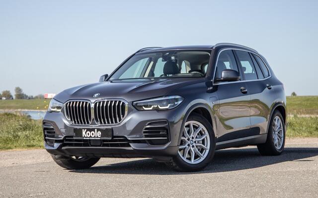 BMW X5 xDrive45e Executive CARPLAY / CAMERA / DEALER ONDERHOUDEN / ZWART LEER / STOELVERWARMING