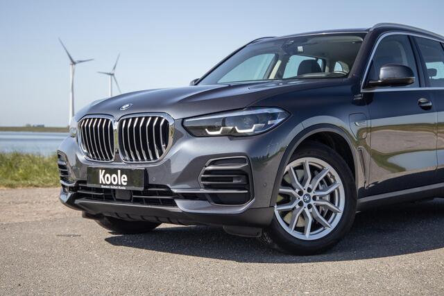 BMW X5 xDrive45e Executive CARPLAY / CAMERA / DEALER ONDERHOUDEN / ZWART LEER / STOELVERWARMING