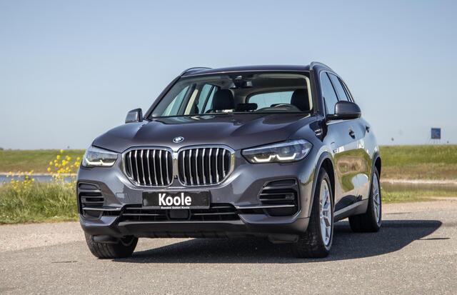 BMW X5 xDrive45e Executive CARPLAY / CAMERA / DEALER ONDERHOUDEN / ZWART LEER / STOELVERWARMING