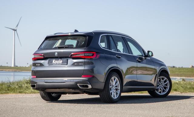 BMW X5 xDrive45e Executive CARPLAY / CAMERA / DEALER ONDERHOUDEN / ZWART LEER / STOELVERWARMING