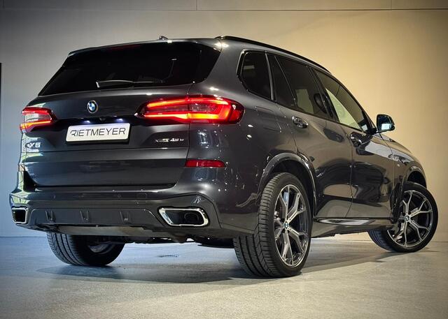BMW X5 xDrive45e High Executive |Pano |Achterasbesturing |Luchtvering |HUD |Sky Lounge |H&K |360° |Verkoel./Verwarm. stoelen&bekerhouders |Sfeer