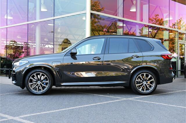 BMW X5 xDrive45e M Sport Automaat / Panoramadak Sky Lounge / Trekhaak / Laserlight / TV-Functie Plus / Comfortstoelen / Active Steering
