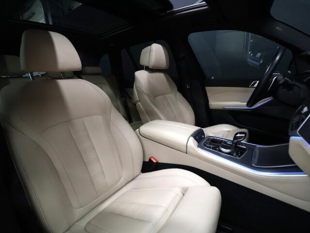BMW X5 xDrive45e High Executive [SCHUIFDAK, HARMAN KARDON, 360° CAMERA, APPLE CARPLAY, TREKHAAK, LUCHTVERING, ANDROID AUTO, MEMORY SEATS, SFEERVERLICHTING, NIEUWSTAAT]