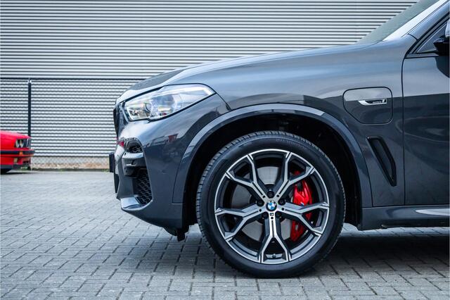 BMW X5 xDrive45e M-Sport Dravid Grau Skylounge / Bowers & Wilkins / Achteras sturing / Individual / Alcantara Hemel /