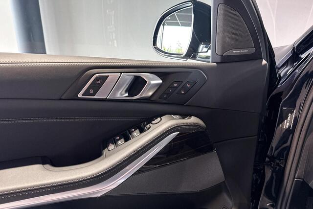 BMW X5 xDrive50e | M Sport Pro | Harman Kardon | Glazen Panoramadak | Iconic Glow | Soft-close | Trekhaak |