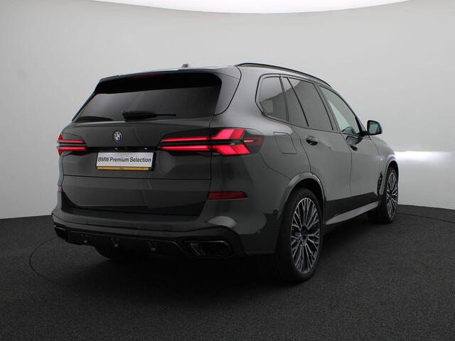 BMW X5 xDrive50e Launch Edition | M Sportpakket Pro | Travel Pack | Innovation Pack | Comfort Plus Pack | Exclusive Pack | Trekhaak | Panoramadak | M Multifunctionele voorstoelen | Driving Assistant Professional | Harman Kardon | 22''