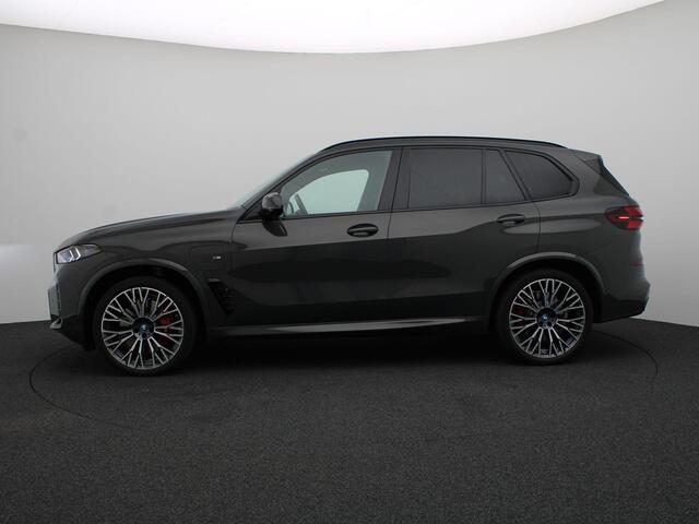 BMW X5 xDrive50e Launch Edition | M Sportpakket Pro | Travel Pack | Innovation Pack | Comfort Plus Pack | Exclusive Pack | Trekhaak | Panoramadak | M Multifunctionele voorstoelen | Driving Assistant Professional | Harman Kardon | 22''