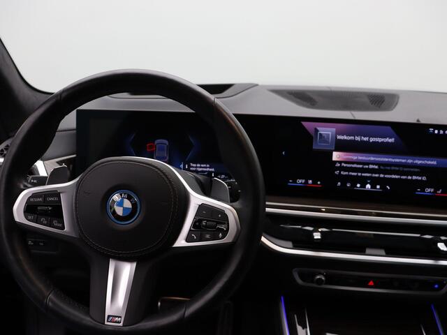 BMW X5 xDrive50e Launch Edition | M Sportpakket Pro | Travel Pack | Innovation Pack | Comfort Plus Pack | Exclusive Pack | Trekhaak | Panoramadak | M Multifunctionele voorstoelen | Driving Assistant Professional | Harman Kardon | 22''