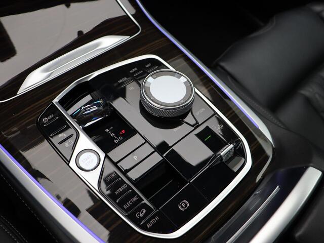 BMW X5 xDrive50e Launch Edition | M Sportpakket Pro | Travel Pack | Innovation Pack | Comfort Plus Pack | Exclusive Pack | Trekhaak | Panoramadak | M Multifunctionele voorstoelen | Driving Assistant Professional | Harman Kardon | 22''