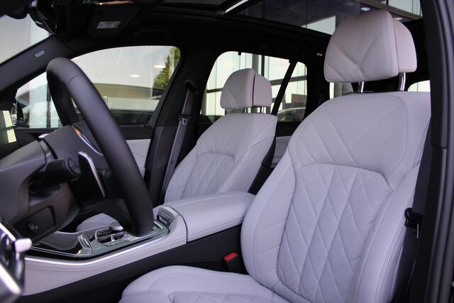 BMW X5 xDrive50e High Executive M Sport Automaat / Trekhaak / Comfortstoelen / Comfort Access / Soft-Close / Adaptieve LED / Harman Kardon / Parking Assistant Professional
