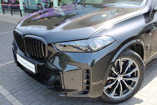 BMW X5 xDrive50e High Executive M Sport Automaat / Trekhaak / Comfortstoelen / Comfort Access / Soft-Close / Adaptieve LED / Harman Kardon / Parking Assistant Professional