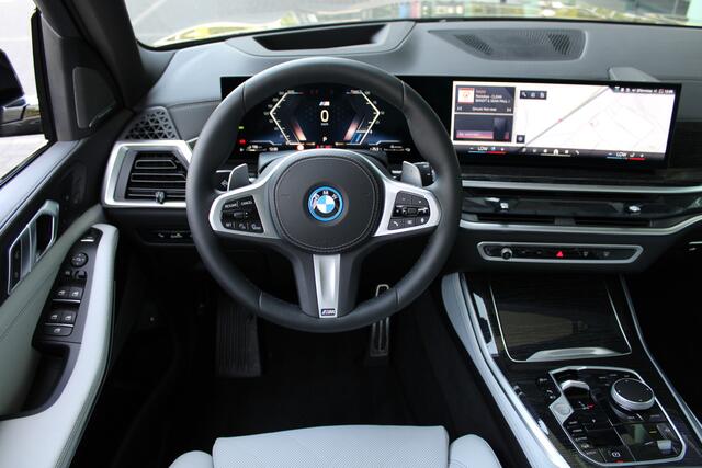 BMW X5 xDrive50e High Executive M Sport Automaat / Trekhaak / Comfortstoelen / Comfort Access / Soft-Close / Adaptieve LED / Harman Kardon / Parking Assistant Professional
