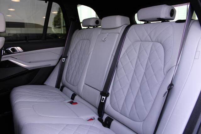 BMW X5 xDrive50e High Executive M Sport Automaat / Trekhaak / Comfortstoelen / Comfort Access / Soft-Close / Adaptieve LED / Harman Kardon / Parking Assistant Professional