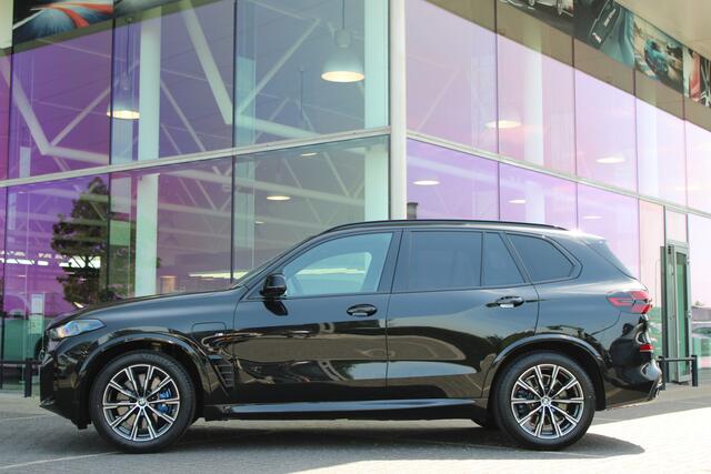 BMW X5 xDrive50e High Executive M Sport Automaat / Trekhaak / Comfortstoelen / Comfort Access / Soft-Close / Adaptieve LED / Harman Kardon / Parking Assistant Professional