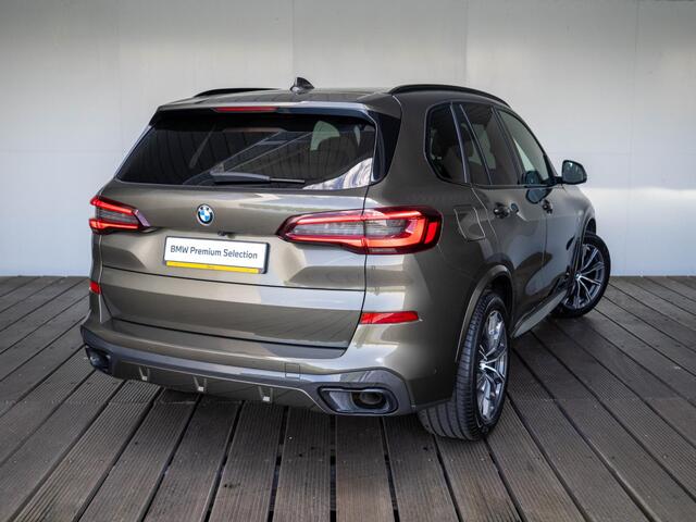 BMW X5 xDrive40i | M Sportpakket | 20 inch | Adaptief M Onderstel | Soft-Close | Comfort Access | Geluidswerende ramen | Glazen panoramadak | Driving Assistant Professional | Head Up Display | Trekhaak