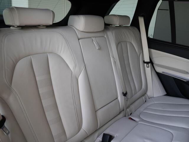 BMW X5 xDrive40i | M Sportpakket | 20 inch | Adaptief M Onderstel | Soft-Close | Comfort Access | Geluidswerende ramen | Glazen panoramadak | Driving Assistant Professional | Head Up Display | Trekhaak