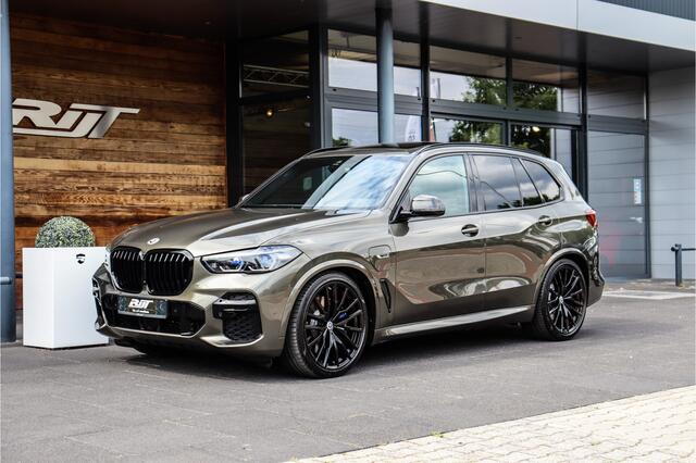 BMW X5 xDrive45e 50 Jahre NL Geleverd **Bowers Wilkins/4ws/Skylounge/Lucht/Alcantara/Carbon**
