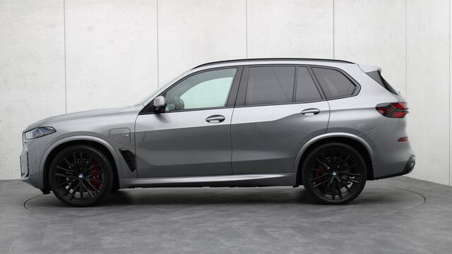 BMW X5 xDrive50e M-Sport Pro | Massage | Harman/Kardon | Stoelventilatie | Panoramadak | Soft-Close | Trekhaak | Achterasbesturing