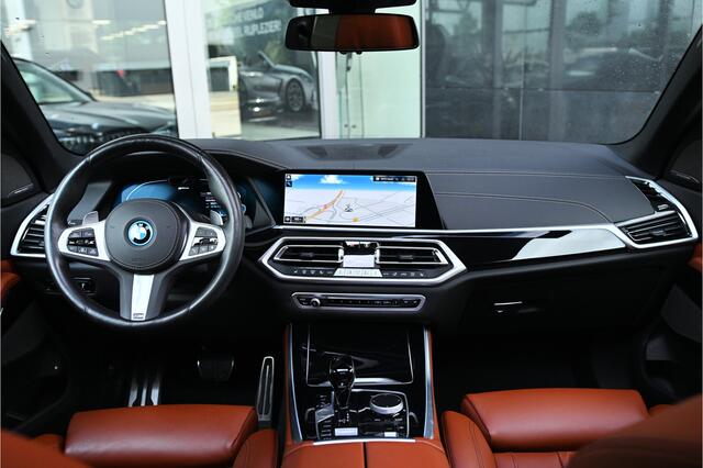 BMW X5 xDrive45e M Sport Automaat / Panoramadak / Comfortstoelen / Comfort Access / Head-Up / Harman Kardon / Laserlight / Parking Assistant Plus / Trekhaak afneembaar